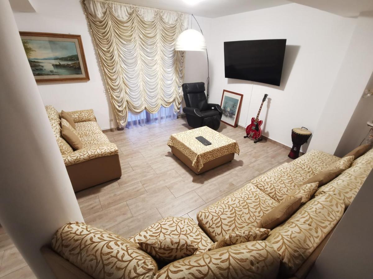 Vila Deal Săcele Exterior foto